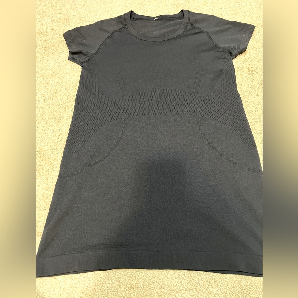 SOLD!! Lululemon Swiftly Tech Short Sleeve Size 8 In Navy Blue